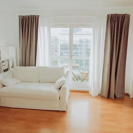 Studio W/ Balcony Near Paris By Guestready شقة *